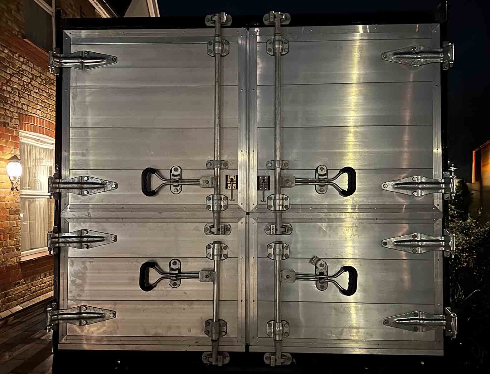 Fully welded light commercial vehicle door locking gear